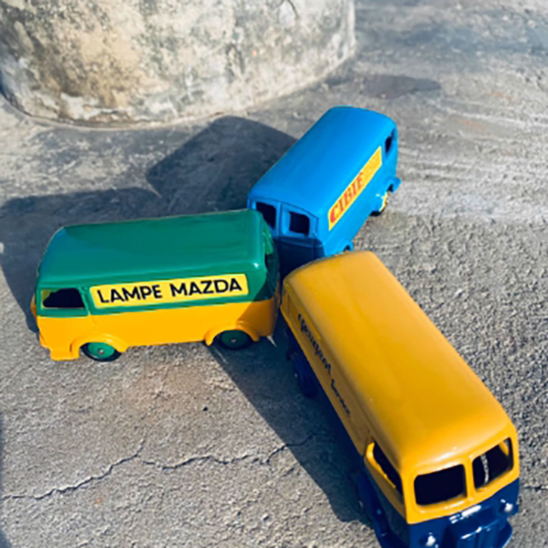 1:64 escala dinky brinquedos l - Party Games Bus avaliação e preço