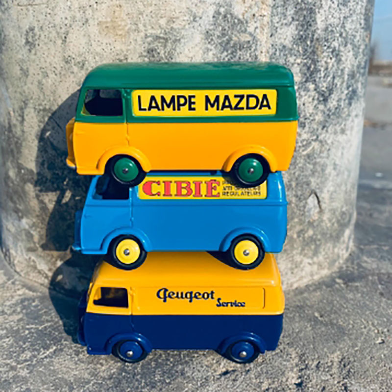 1:64 escala dinky brinquedos l - Party Games Bus avaliação e preço